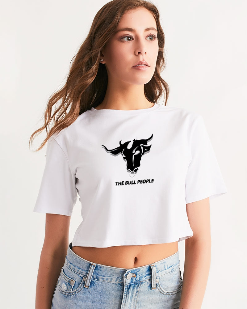 the white bull women's cropped tee