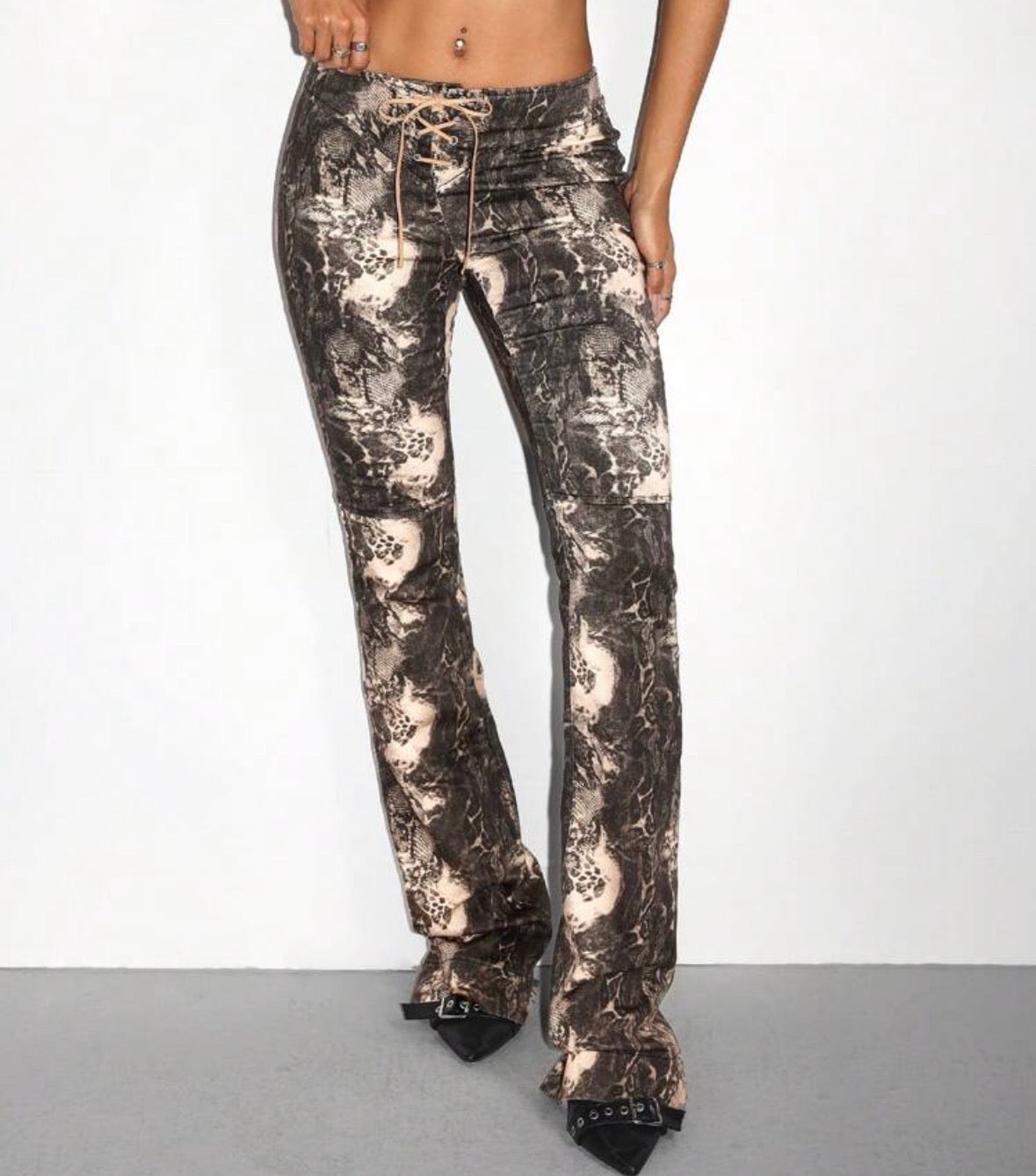 FZ Women's Low Waist Fitted Tie-Up Allover Print Denim Pants