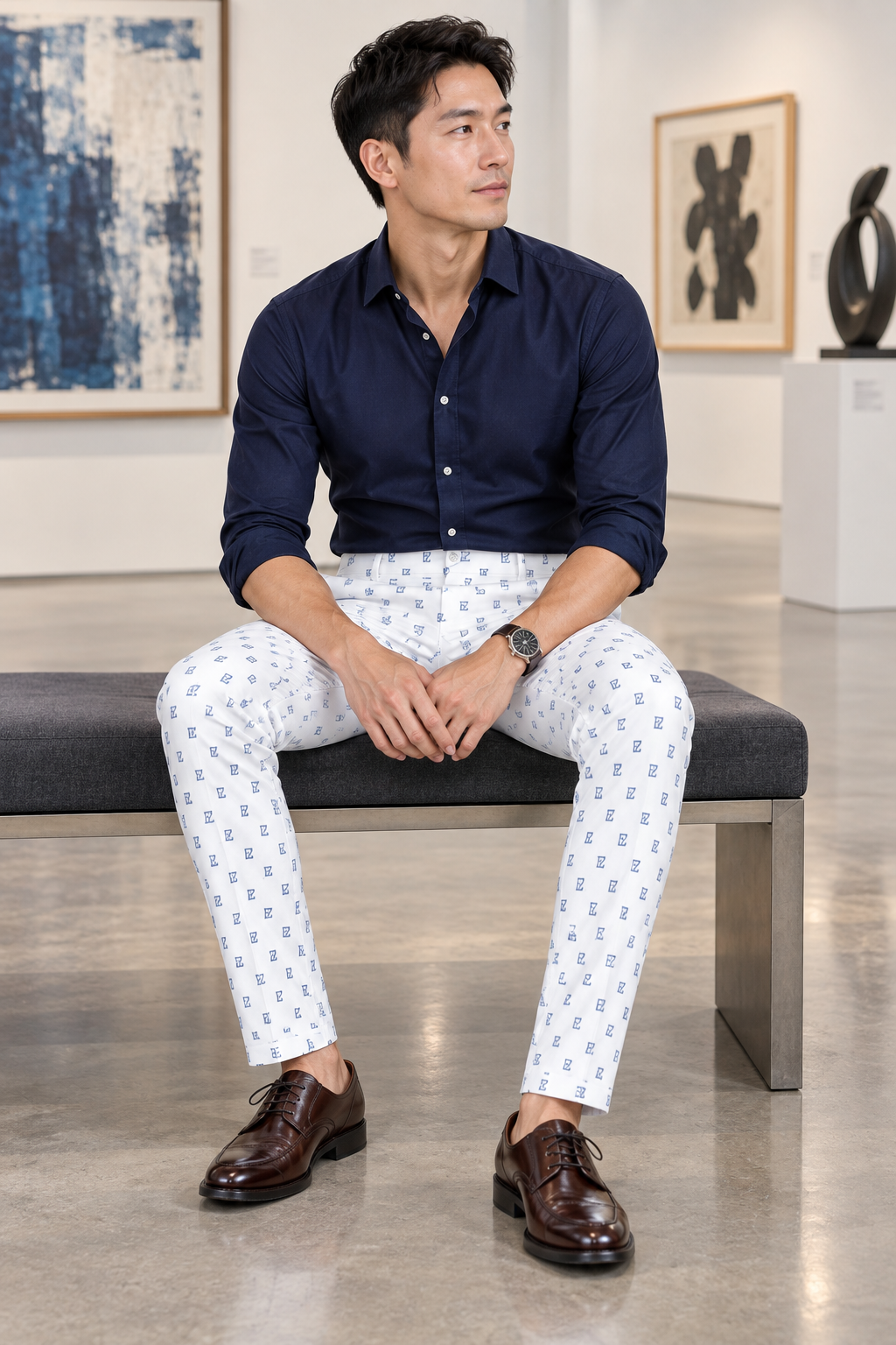 Art gallery seated look