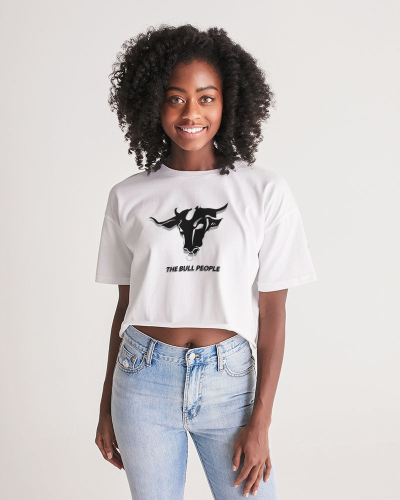 the white  bull women's lounge cropped tee